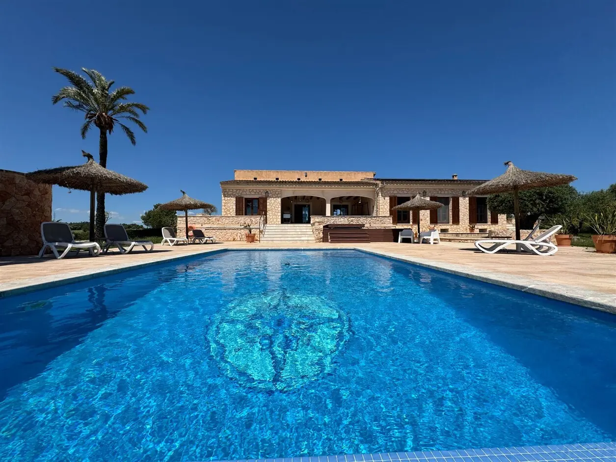 Finca for sale near Manacor with holiday rental license - 1