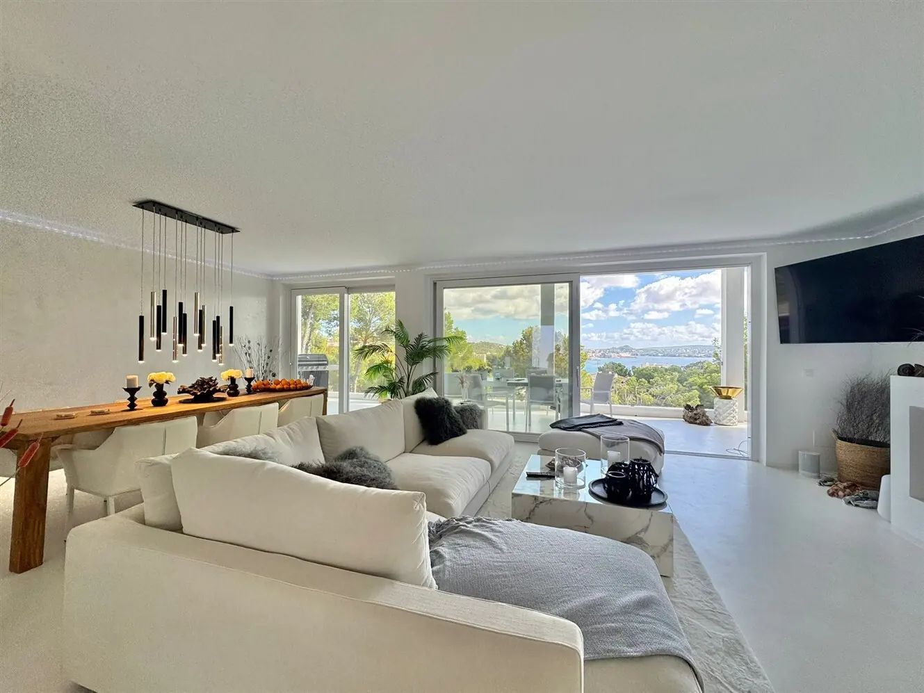 The White Villa – elegance with sea views and timeless architecture in south-west Mallorca - 1