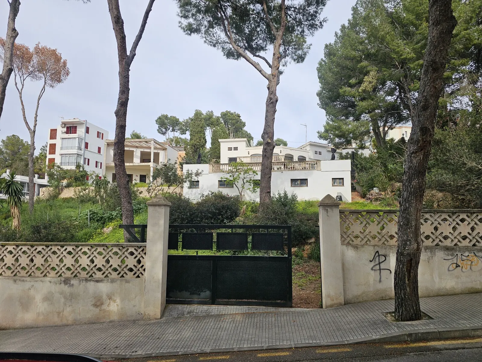 Unique Property in Prestigious Area of Puerto Portals – Sea Views & Development Potential - 1