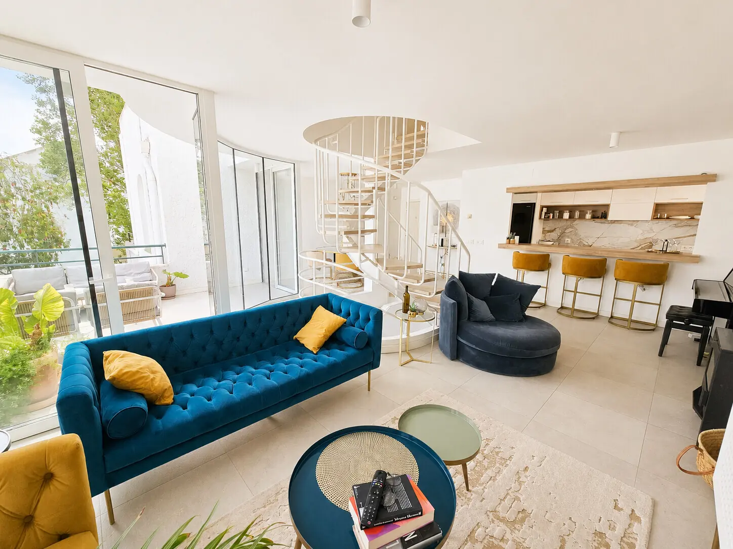 Fabulous Bright 3-Bedroom Townhouse Overlooking Pool & Gardens - 1