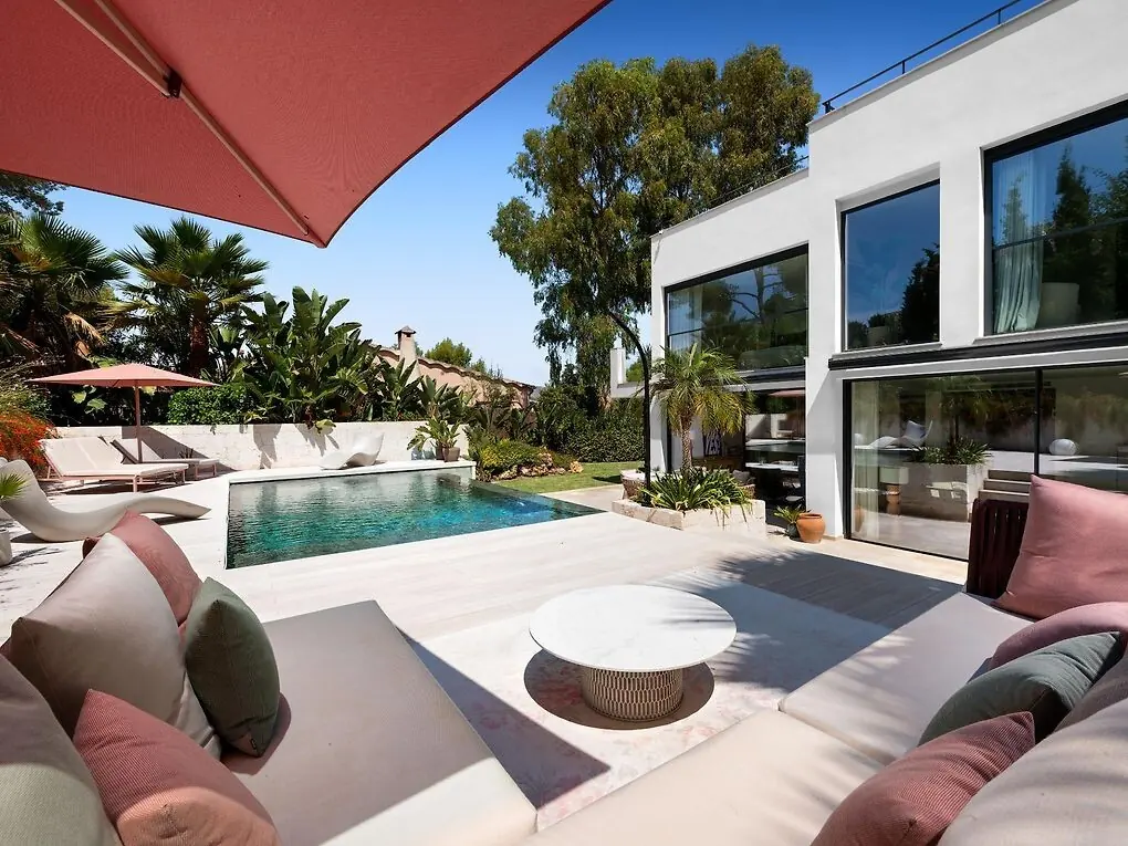 Dream villa with a Balinese-style pool, garden and light-filled living space in Santa Ponsa - 1