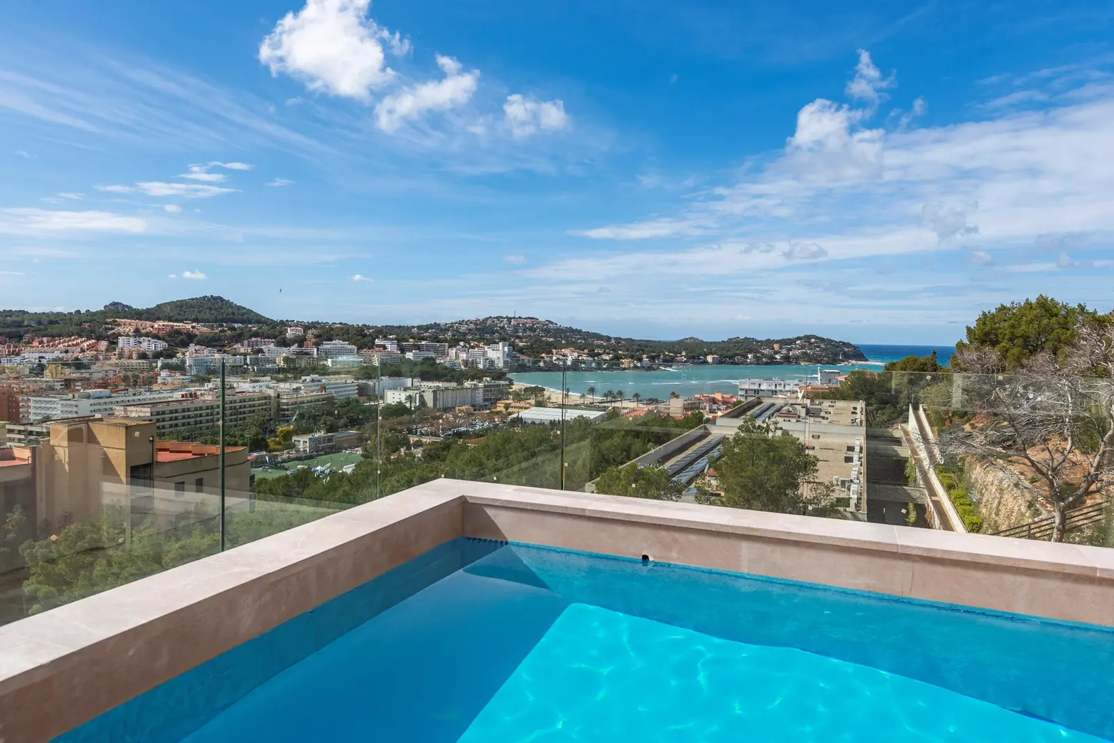 Sea view penthouse in exclusive residential complex in Santa Ponsa - 1