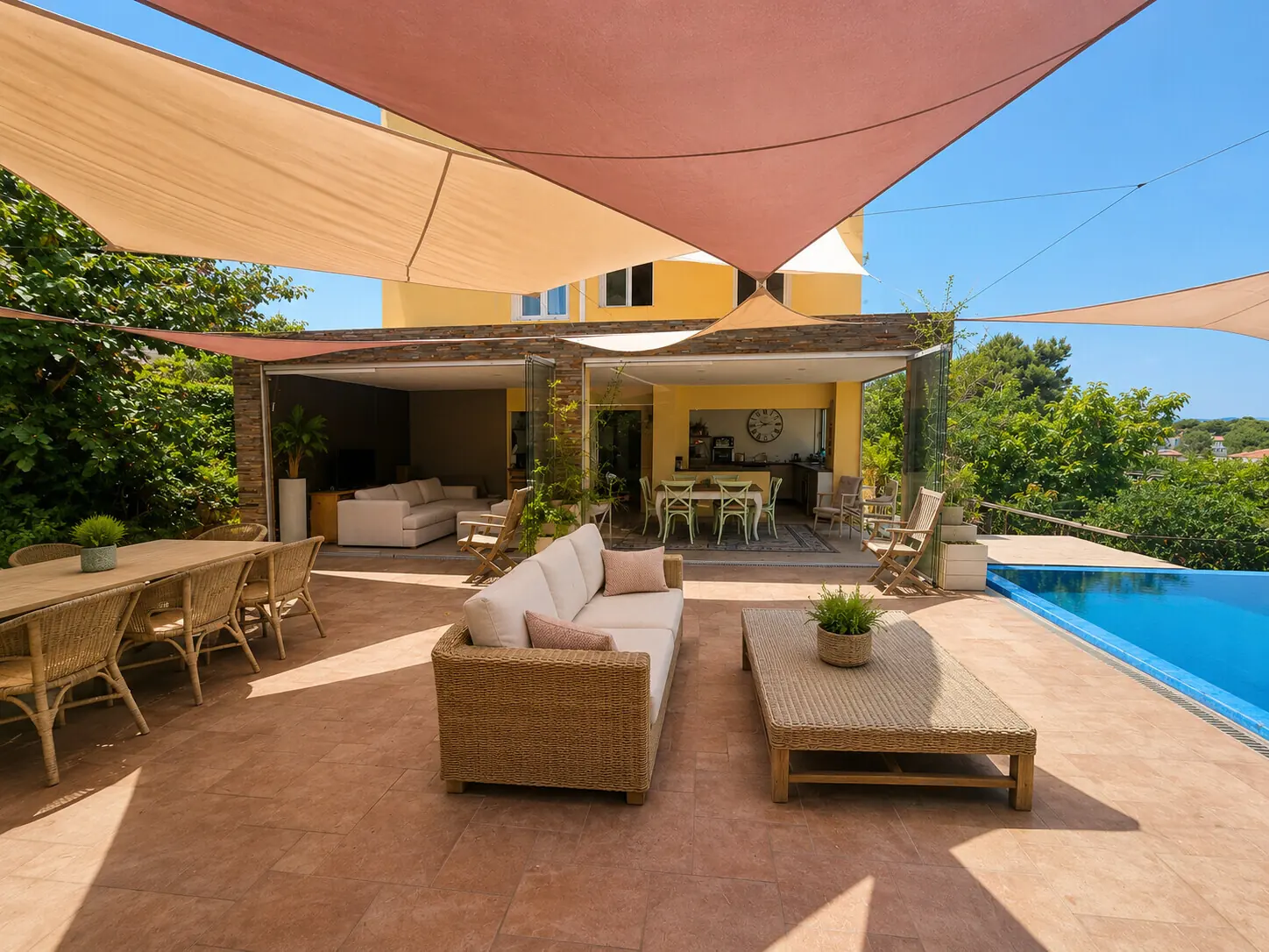 Charming Villa with Exceptional Potential in El Toro - 1